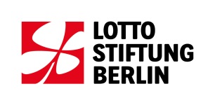 Logo der Lotto Stiftung Berlin mit stilisiertem Kreuzsymbol und dem Schriftzug "LOTTI STIFTUNG BERLIN" in Schwarz.